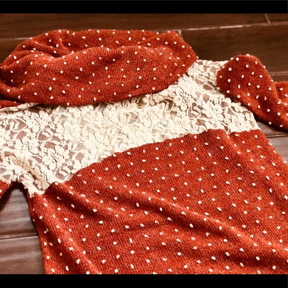 Hold-Altar’D State Beautiful Rust and Cream Top - Picture 4 of 4